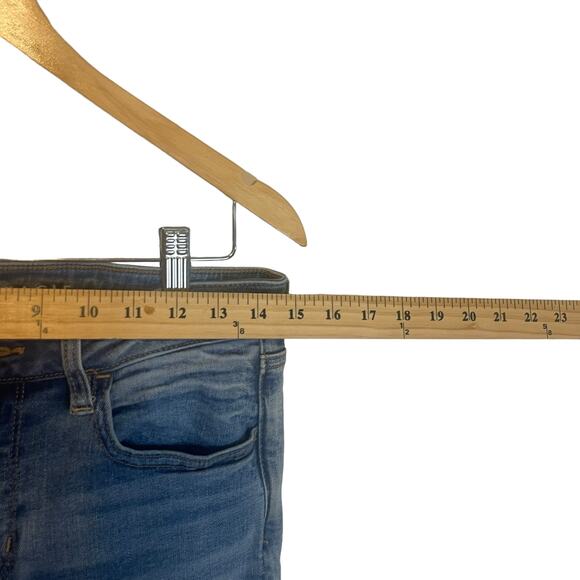 American Eagle Women's Size 6 Light Wash Distressed Skinny Jeans - Picture 9 of 11